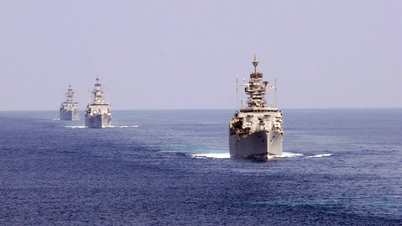 Ruoli operativi nella Marina Militare - navi militari al largo